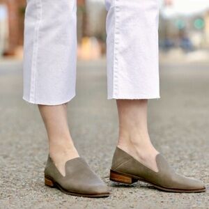 Lucky Brand Taupe Flats